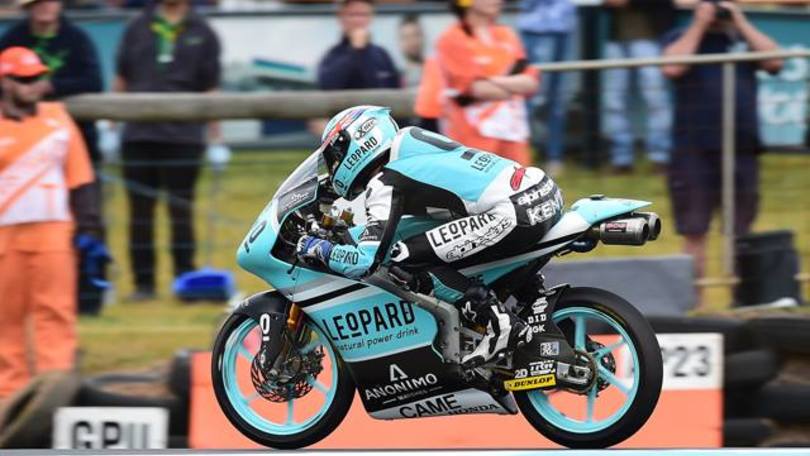 Moto3 Australia, Kent retrocesso, pole per McPhee