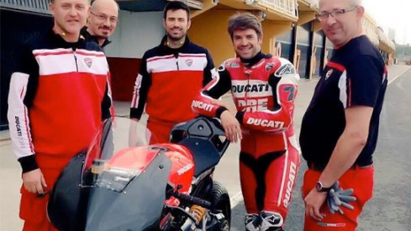 Carlos Checa sulla Ducati a Valencia