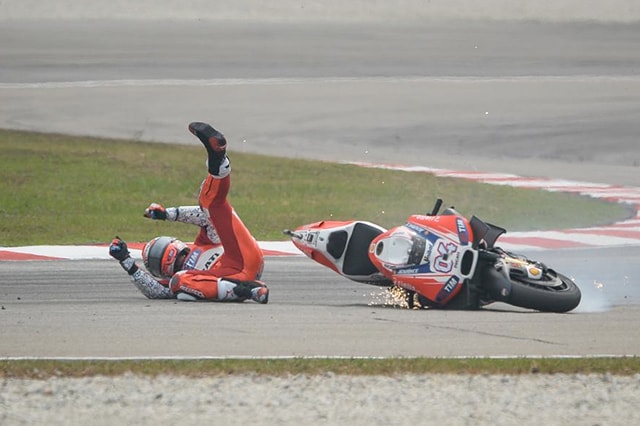 Dovizioso: "Crutchlow mi ha fatto cadere..."