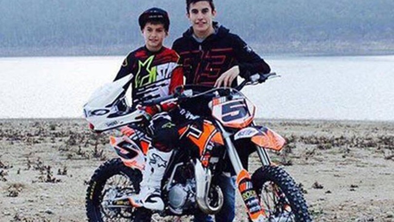Marquez fa il Rossi e “alleva” i giovani