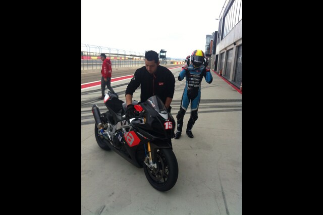 Alex De Angelis in pista sulla SBK