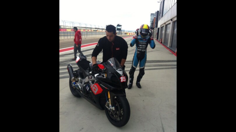 Alex De Angelis in pista sulla SBK