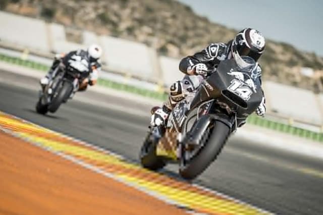 La pioggia non ferma KTM