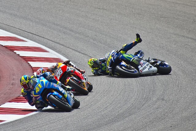 MotoGP: Rossi cade, la tv si spegne