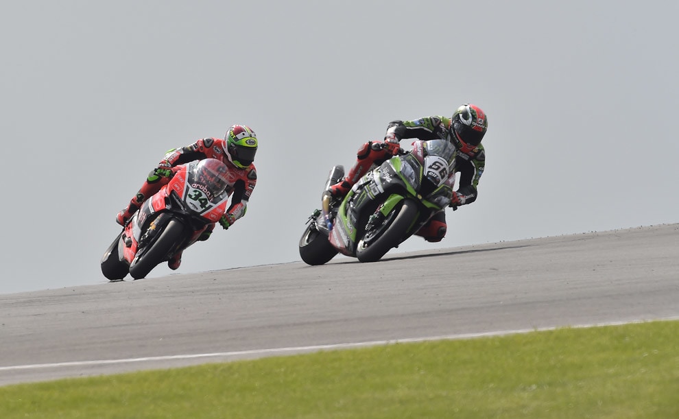 SBK Donington: Sykes cerca il bis, Giugliano la vittoria – DIRETTA GARA2