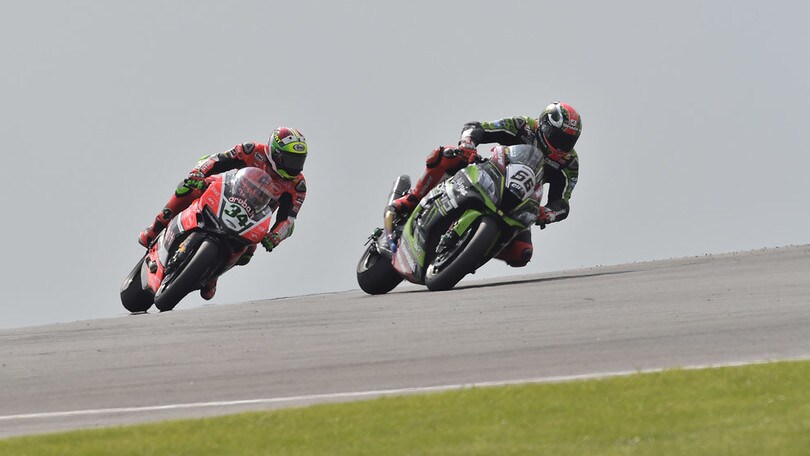 SBK Donington: Sykes cerca il bis, Giugliano la vittoria – DIRETTA GARA2