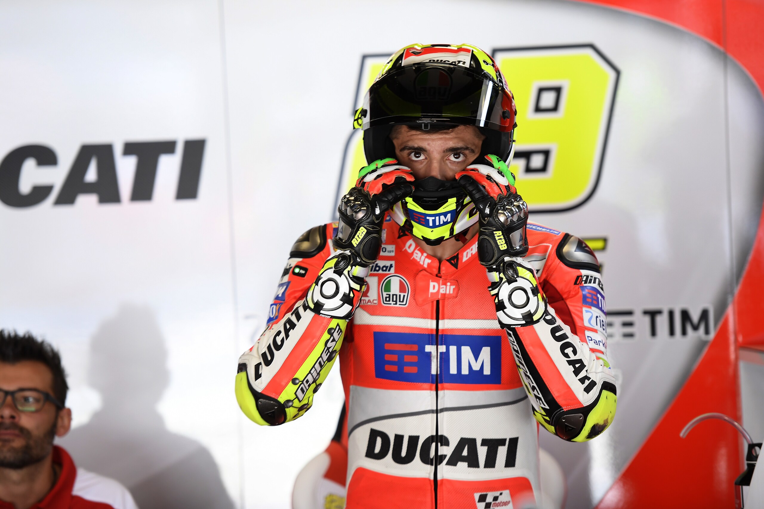 Iannone penalizzato per il contatto con Lorenzo, ad Assen partirà ultimo