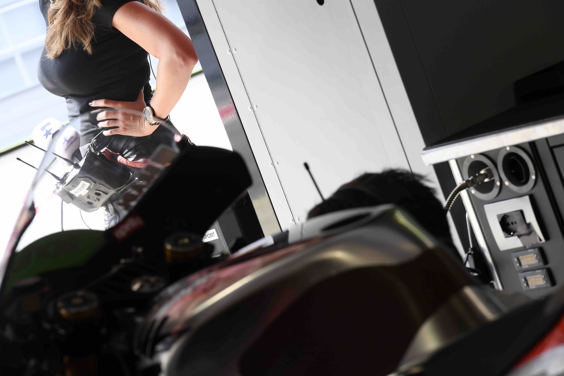 Sexy MotoGP: le ragazze più belle del paddock di Barcellona
