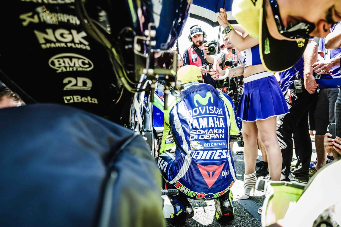 Sexy MotoGP: le ragazze più belle del paddock di Barcellona