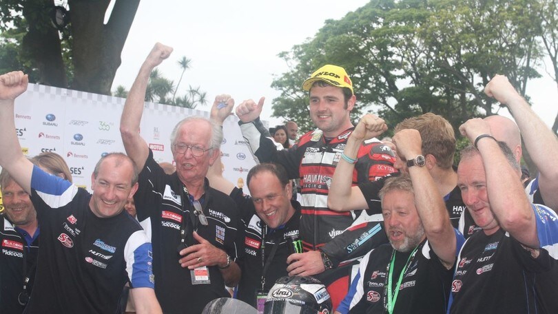 Dunlop su Bmw è re del TT, vince la Senior e migliora il record assoluto