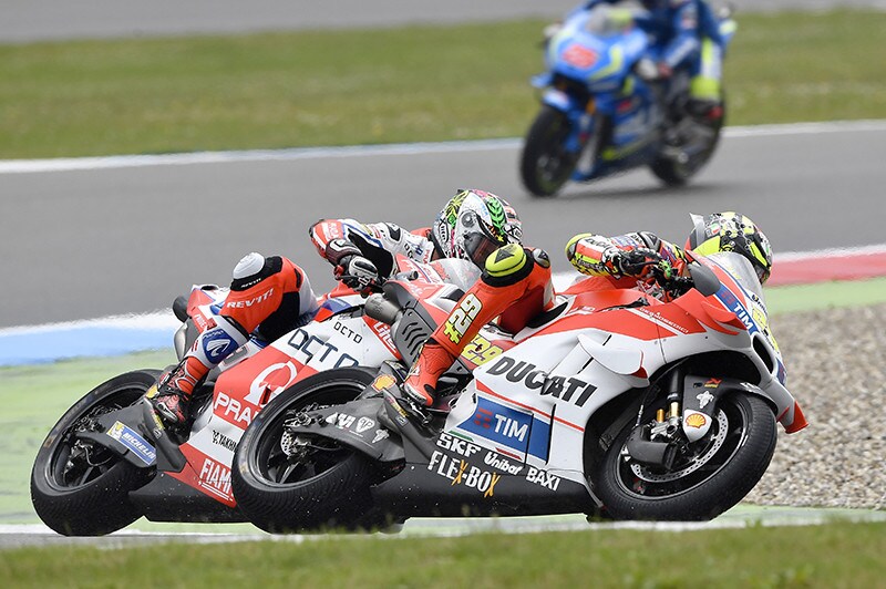 MotoGP Assen, Iannone trova la fiducia sul bagnato