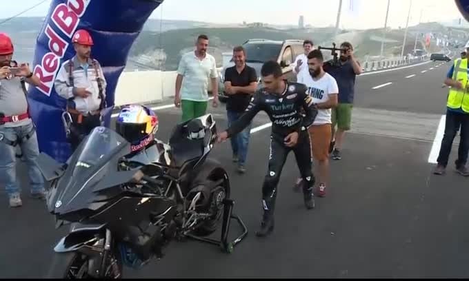 Sofuoglu: recordman a oltre 400 km/h con la Kawasaki H2R