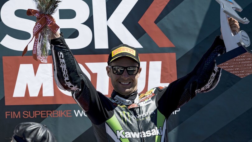 SBK a Laguna Seca, gara 1: gas, pieghe e... lo spettacolo del paddock