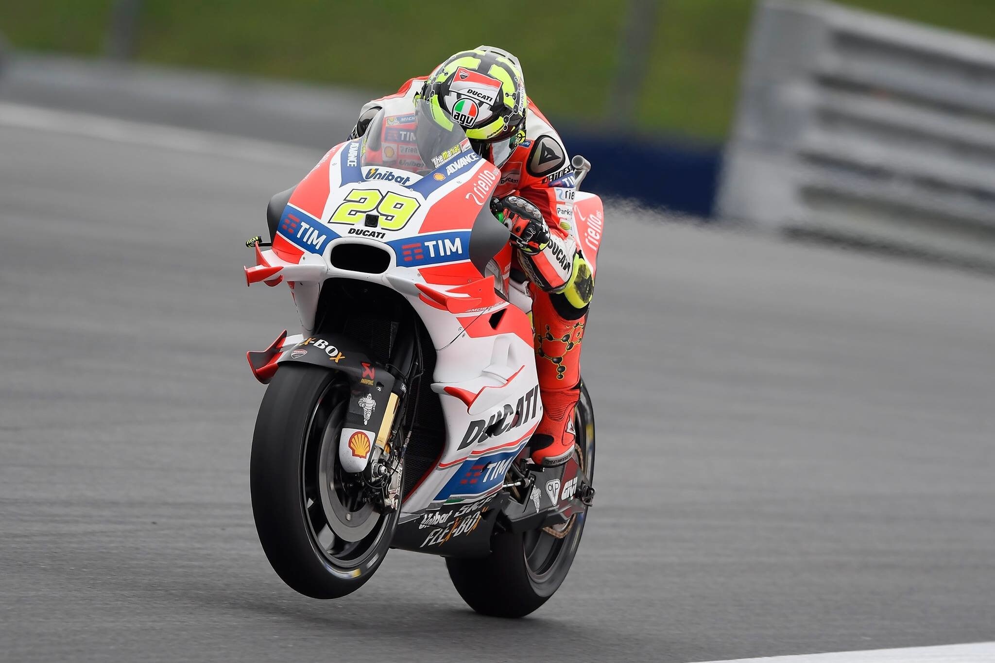 MotoGP Austria, Iannone fa paura nelle FP3, botta per Marquez