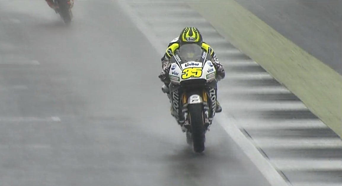 MotoGP Silverstone, pole sotto la pioggia di Crutchlow