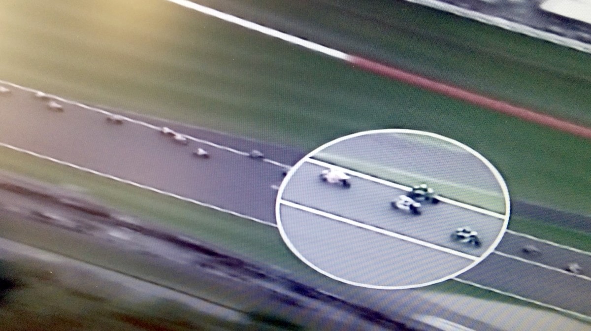 MotoGP Silverstone, incidente al primo giro e bandiera rossa