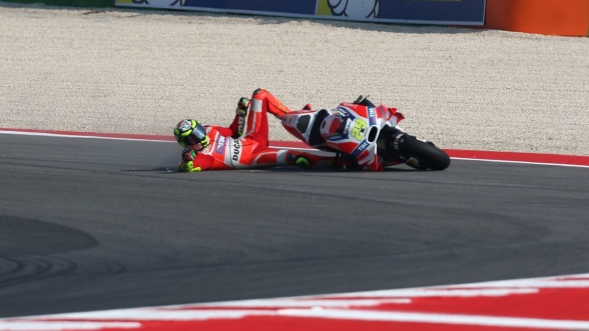 MotoGP Misano, la caduta di Iannone nelle FP1: foto