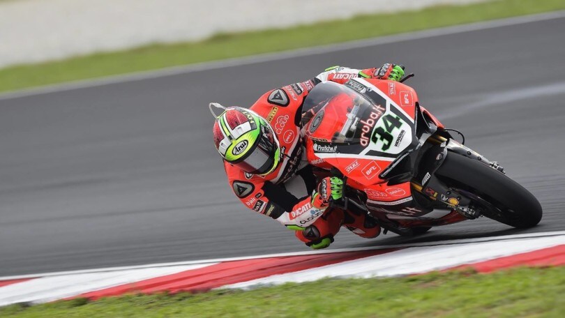 SBK Francia, Davies azzecca le gomme e vince in gara 1