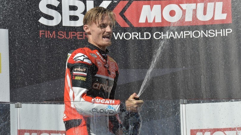 SBK Francia, in gara 2 Davies piazza la doppietta