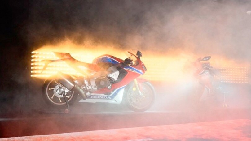 SBK, Hayden presenta la nuova Fireblade