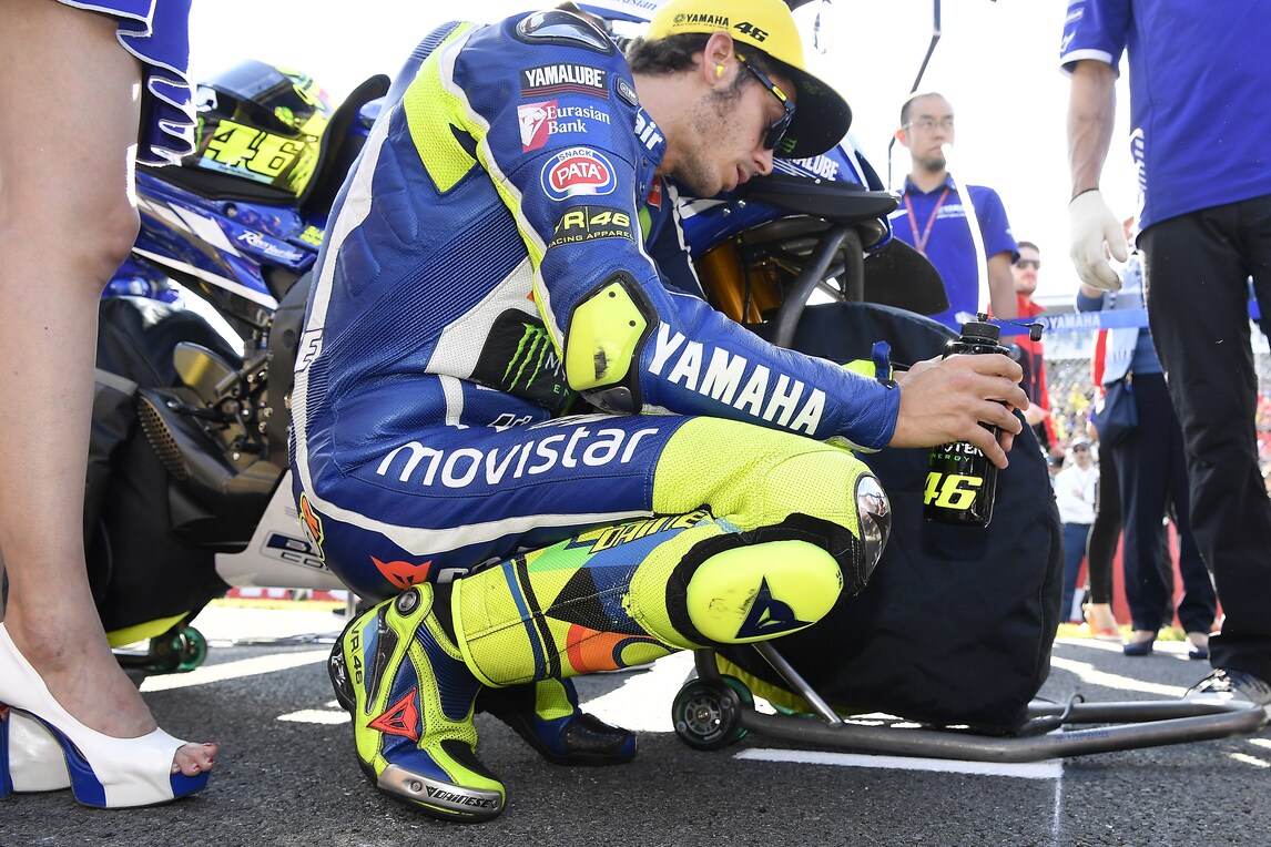 Rossi fa il Marquez del 2015: veloce ma incostante
