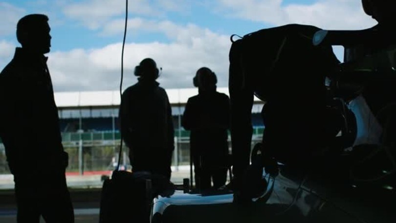 Jorge Lorenzo guida la Mercedes F1 campione del mondo 2014 di Hamilton