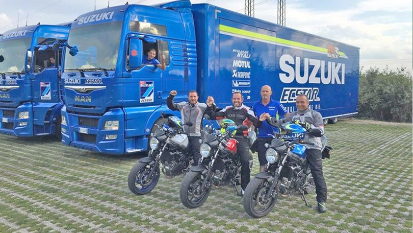 Il Team Suzuki Ecstar on the road