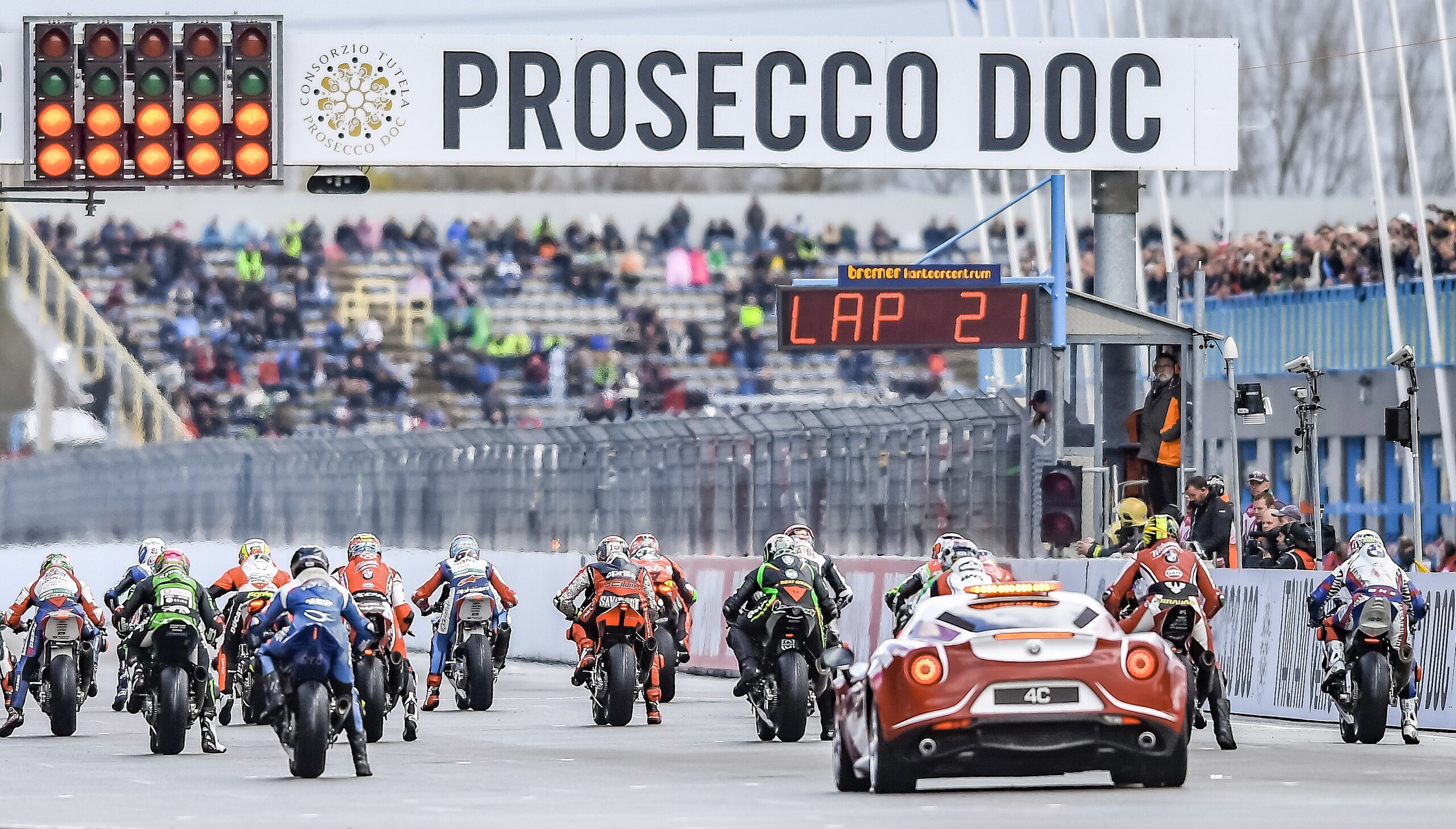 Superbike 2017, cambia la griglia di gara2: chi sale sul podio parte dalla 3° fila