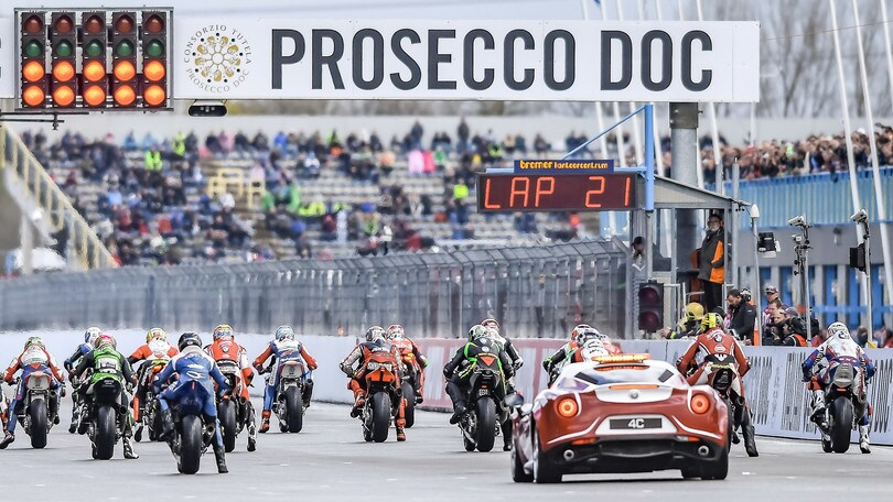 Superbike 2017, cambia la griglia di gara2: chi sale sul podio parte dalla 3° fila