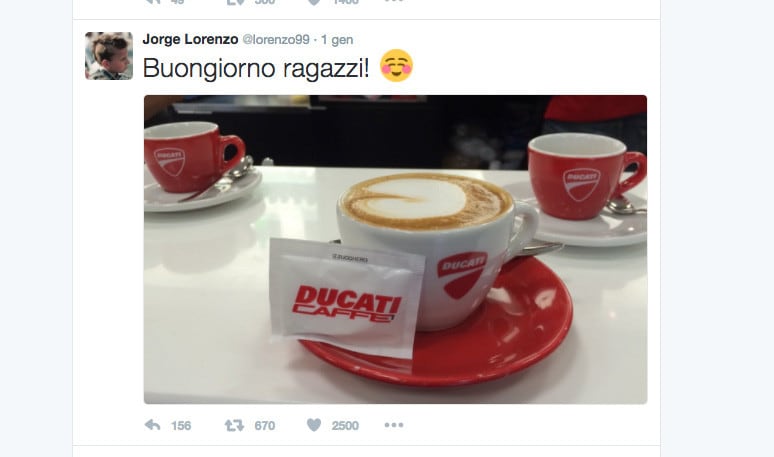 Lorenzo, amore Ducati tra un cappuccino e un adesivo