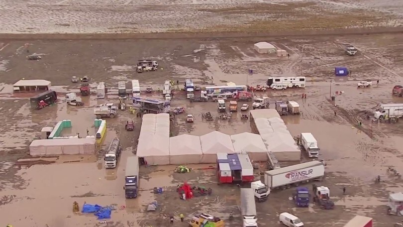 Dakar impantanata: il bivacco di Oruro è un mare di fango