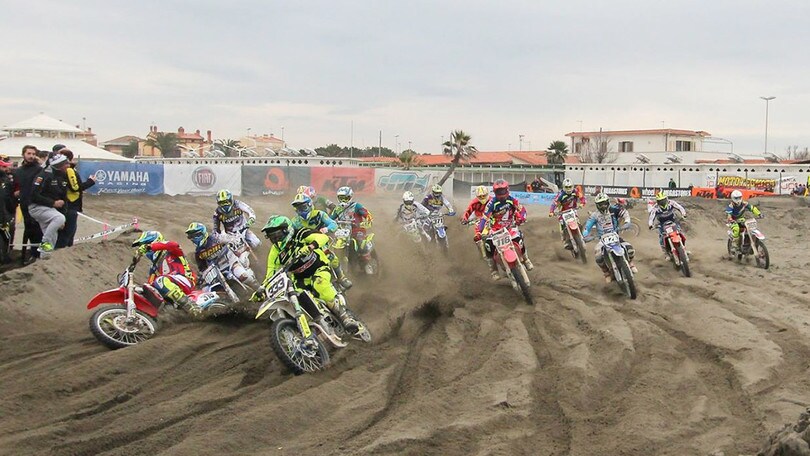 Supermarecross: dominio britannico a Fregene