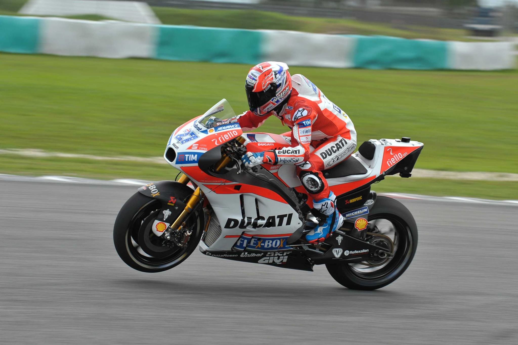 MotoGP, test Sepang: Stoner prova la Ducati “laboratorio”, Lorenzo studia