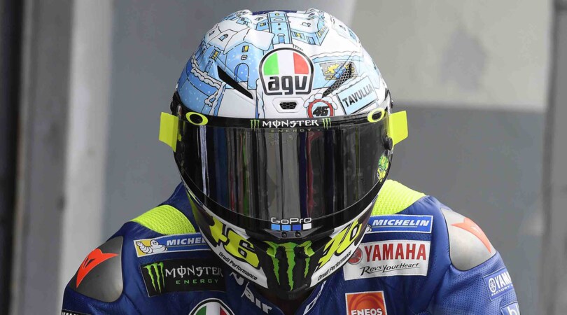 Rossi con la nuova Yamaha a Sepang - FOTO