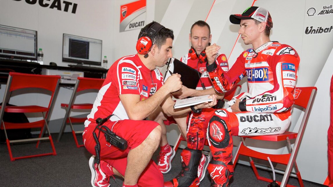 MotoGP, Checa: "Lorenzo vincerà già quest'anno"