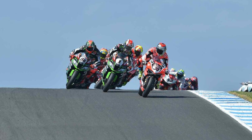 Melandri accusa Lowes: “scintille” dopo la prima manche