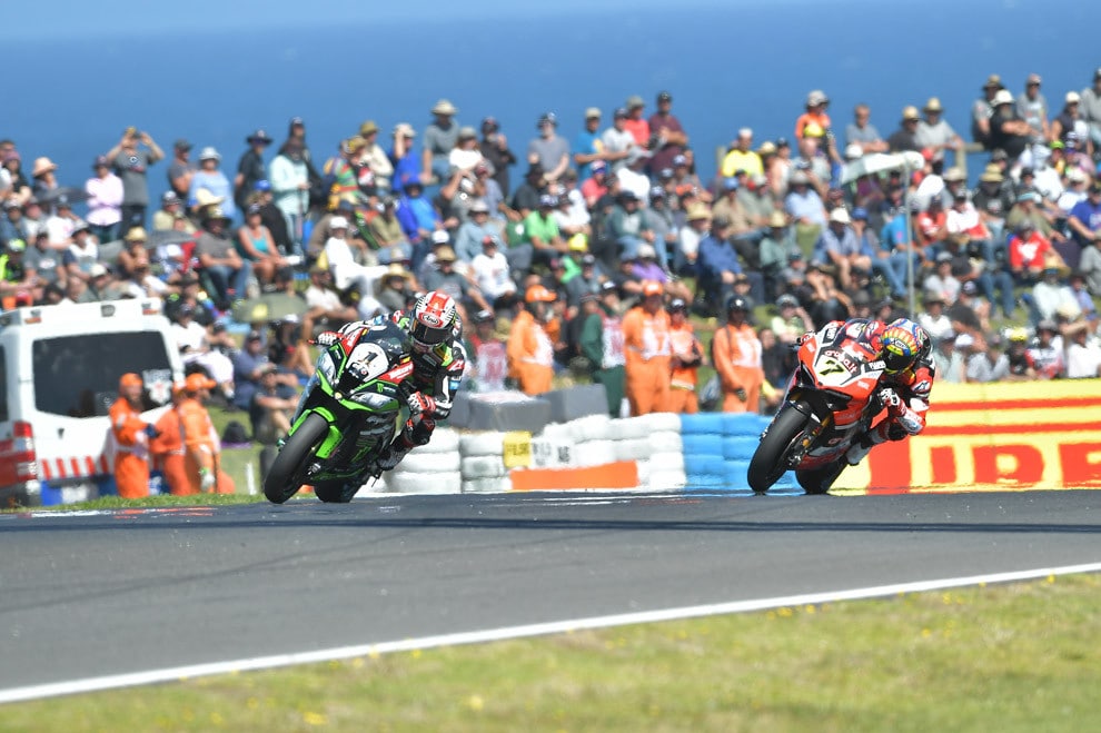 SBK Phillip Island, gara2: Rea davanti a Davies, podio Melandri