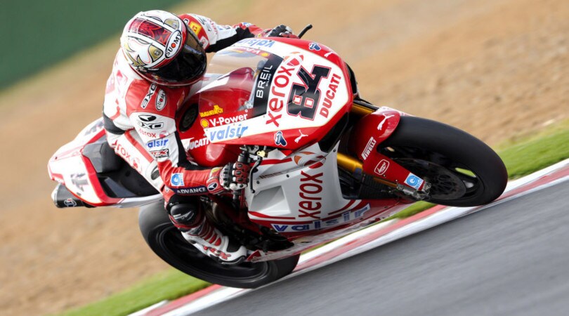 I cimeli dei piloti all’asta per Amatrice