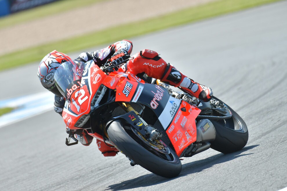 STK1000 Donington, qualifiche: duello italiano