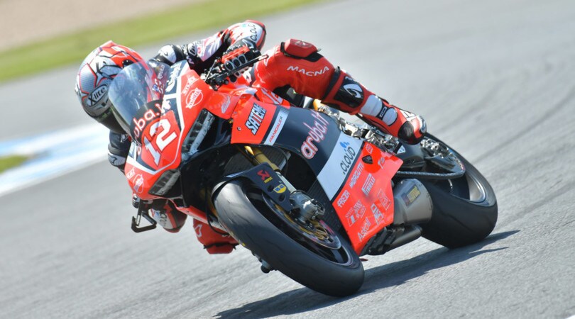 STK1000 Donington, qualifiche: duello italiano