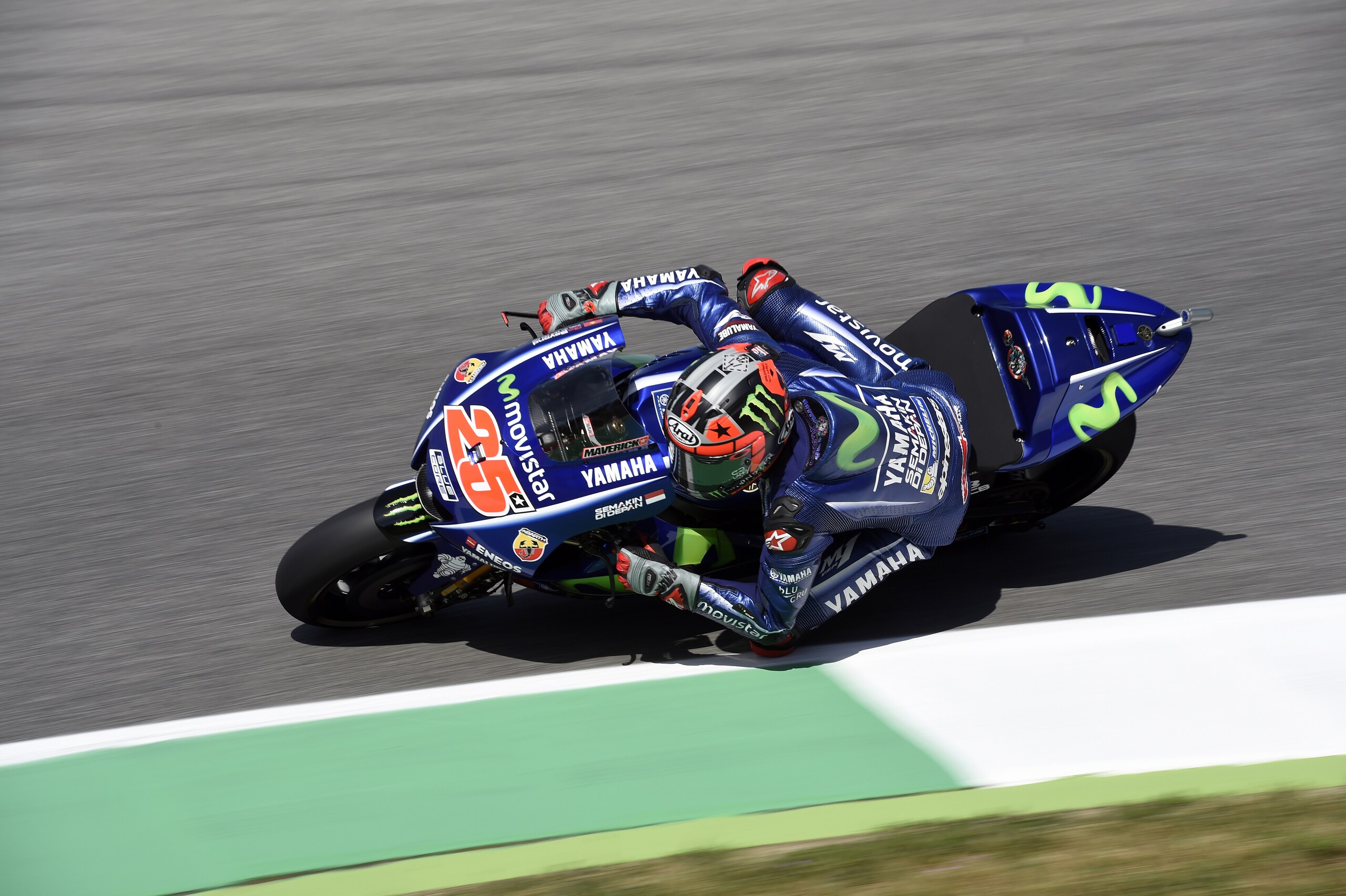 MotoGP Mugello: Viñales in pole ma Rossi c'è