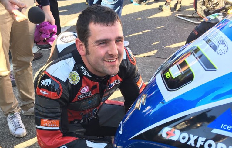 TT Isola di Man: Michael Dunlop fa pari con Hailwood