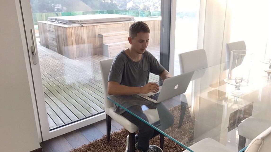 Jorge Lorenzo diventa scrittore