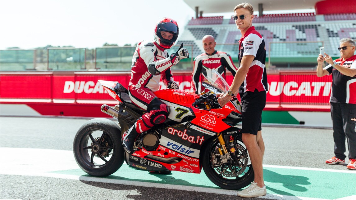 Anche Davies e Melandri con i clienti della Superleggera