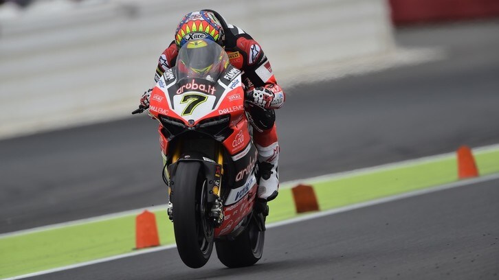 SBK Germania, Davies sbanca gara 1