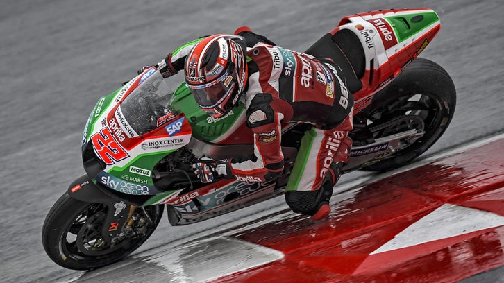 Disfatta Aprilia a Misano, out entrambi i piloti