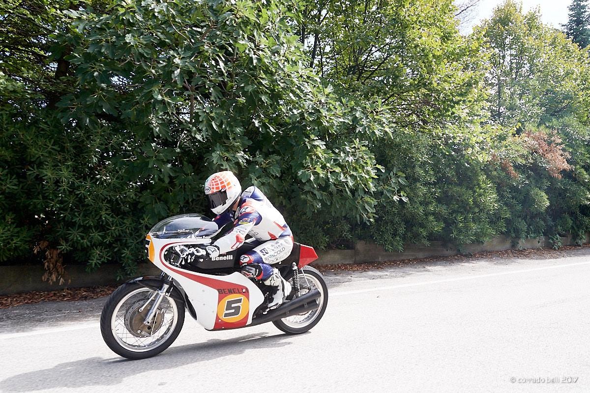 Fenati in sella alla Benelli 500 omaggia Saarinen