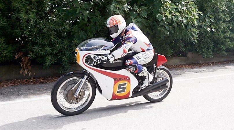 Fenati in sella alla Benelli 500 omaggia Saarinen