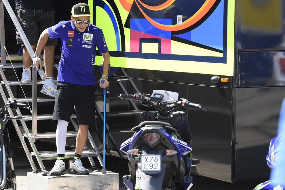 Rossi in pista con l'M1: gira anche sul bagnato