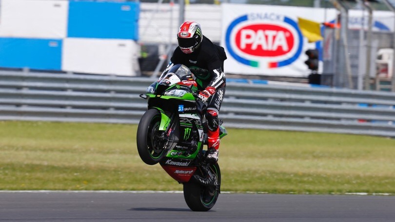 SBK Magny Cours, Rea vince ed entra nella storia